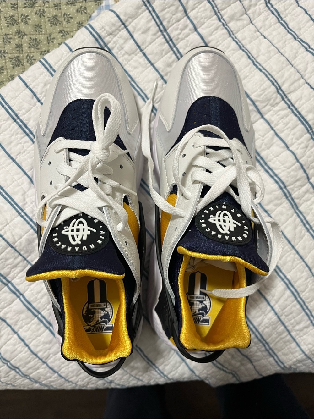 Nike Men’s Huarache Navy, White & Yellow Low-Top Sneakers